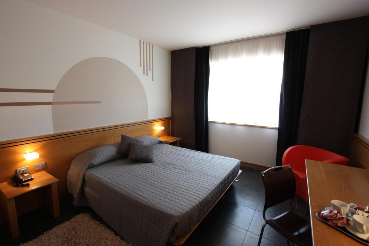 Hotel Europa Belluno Buitenkant foto